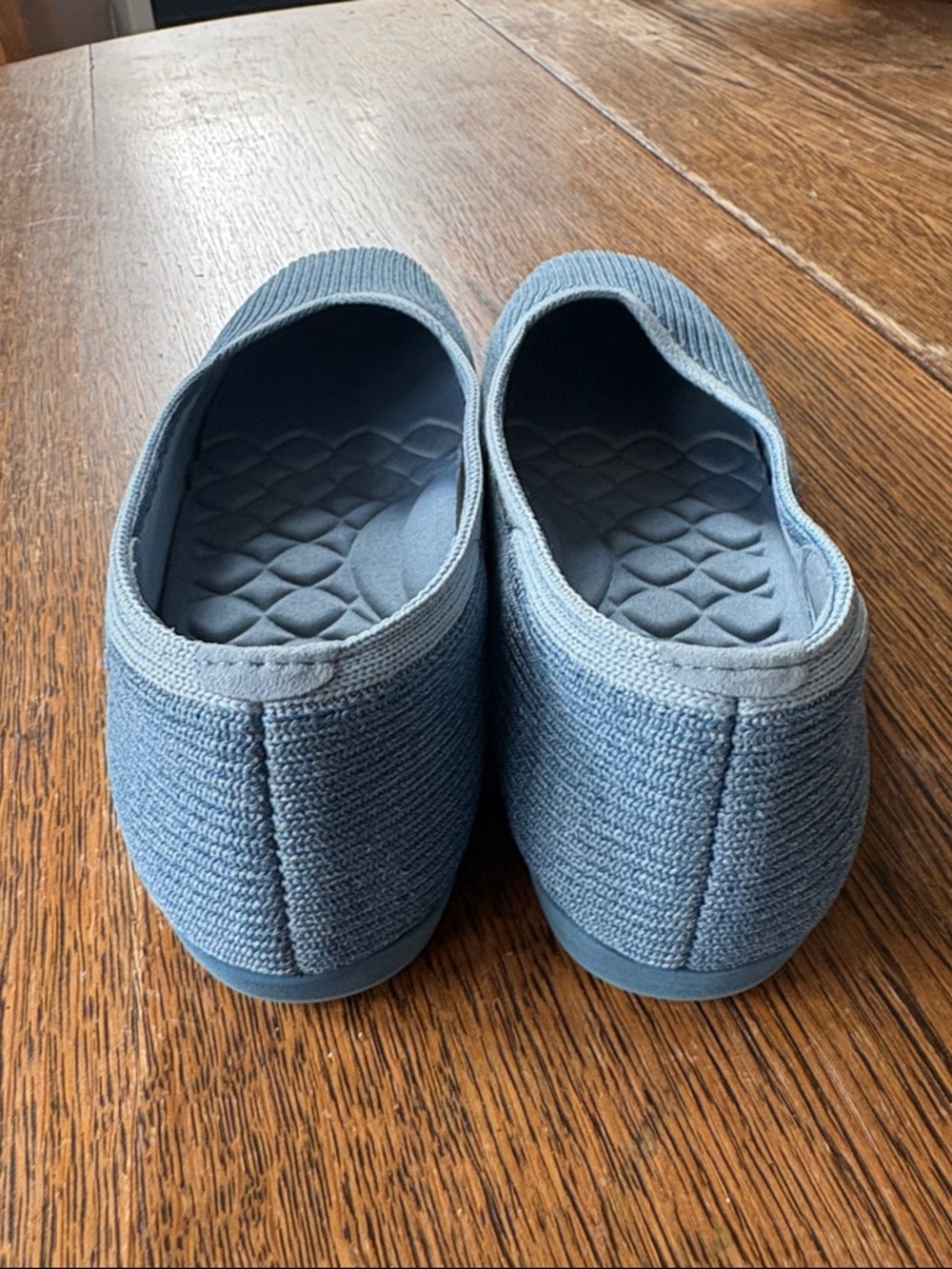 Vivaia Lightweight Square-Toe V-Cut Flats (Margot™ Walker) size 7 - Picture 3 of 8